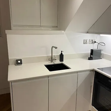Luxury One Bed Penthouse In D2 *