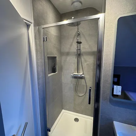 Luxury One Bed Penthouse In D2 *