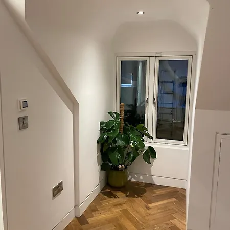 Apartment Luxury One Bed Penthouse In D2 *