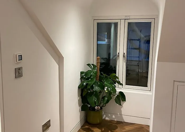 Apartment Luxury One Bed Penthouse In D2 *